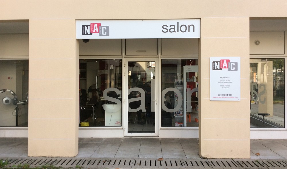 L'entrée du salon Nantes Académie Coiffure