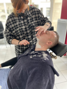 mise-application-eleve-rasage-traditionnel-option-barber-nac44